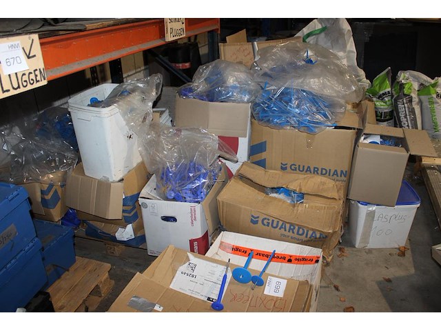 Slagpluggen t.b.v. isolatiemateriaal. - afbeelding 2 van  4