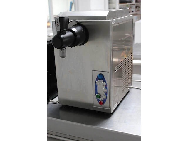 Slagroomapparaat sanomat eurocream auto 6 liter. afmeting 30 x 40 x 50 cm. - afbeelding 2 van  5