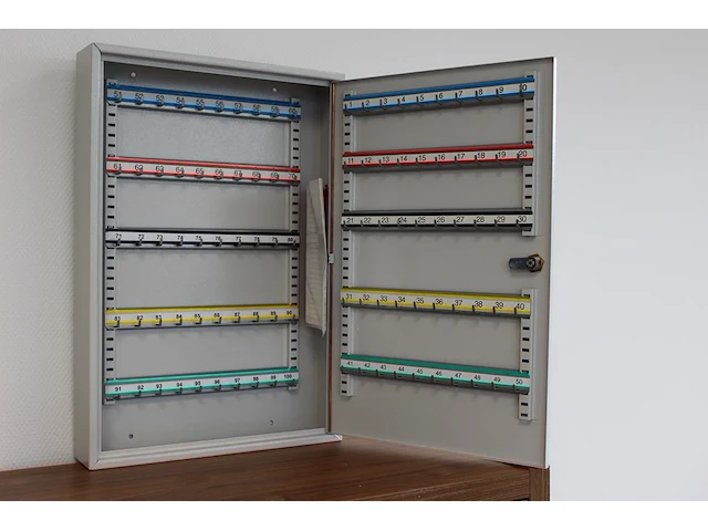 Sleutelkast met 100 posities. afmeting 38 x 8 x 55cm. - afbeelding 1 van  2