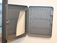 Sleutelkast met 54 posities 24 x 6 x 30 cm. - afbeelding 2 van  2