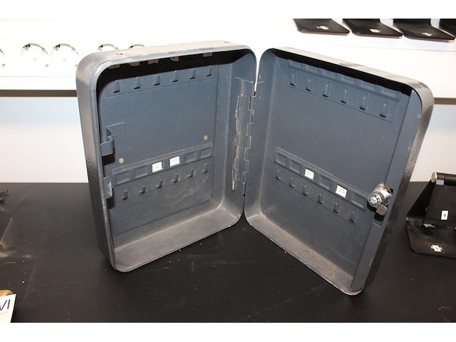 Sleutelkastje met 24 posities. afmeting 20 x 8 x 25 cm. - afbeelding 2 van  2