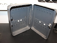 Sleutelkastje met 24 posities. afmeting 20 x 8 x 25 cm. - afbeelding 2 van  2