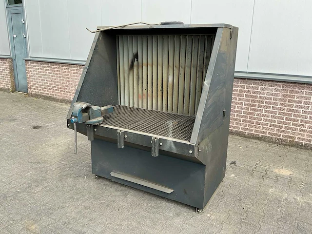 Slijpbak met bankschroef - afbeelding 1 van  9