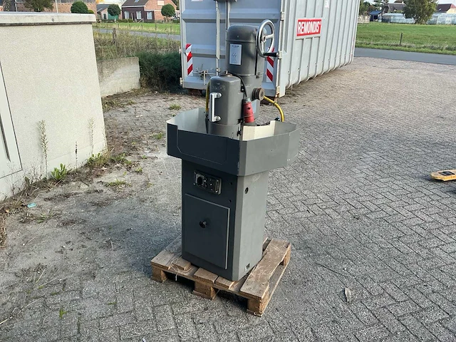 Slijpmachine fabriek ijmuiden zwenkarm vlakslijpmachine - afbeelding 1 van  7