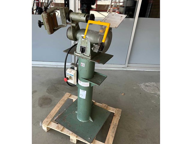 Slijpmachine op standard - afbeelding 1 van  8
