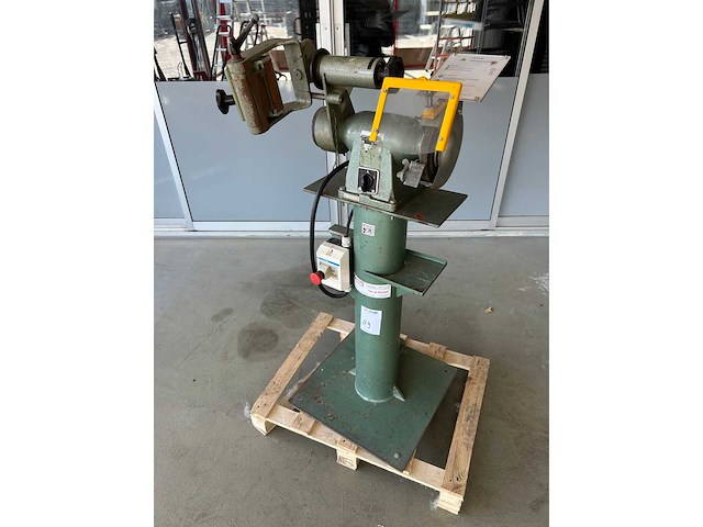 Slijpmachine op standard - afbeelding 2 van  8