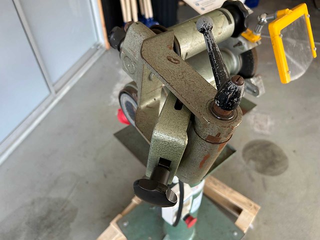 Slijpmachine op standard - afbeelding 6 van  8