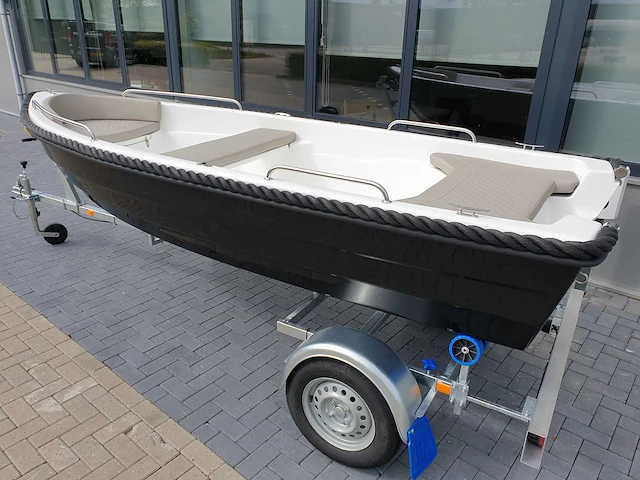 Sloep 400 elegance + 650kg boottrailer - afbeelding 1 van  13