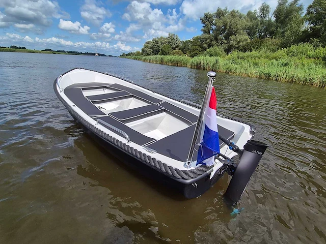 Sloep 430 elegance + kussenset + epropulsion elite - afbeelding 1 van  10
