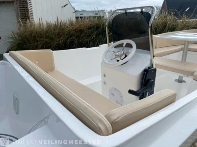 Sloep / console boot met 15 pk 4 takt mercury motor searider, 500 retro, bouwjaar 2021 - afbeelding 2 van  16