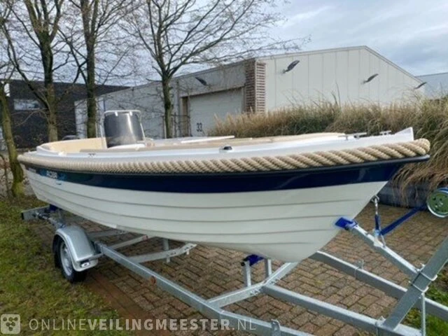 Sloep / console boot met 15 pk 4 takt mercury motor searider, 500 retro, bouwjaar 2021 - afbeelding 9 van  16