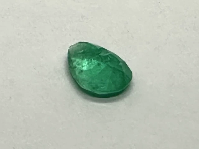 Smaragd - 0.81 carat zeer hoge kwaliteit colombiaanse smaragd - afbeelding 2 van  5