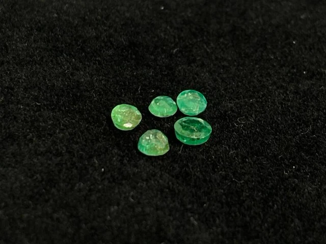 Smaragd - mooie rond geslepen natuurlijke smaragden van 1.04 carat - afbeelding 1 van  4