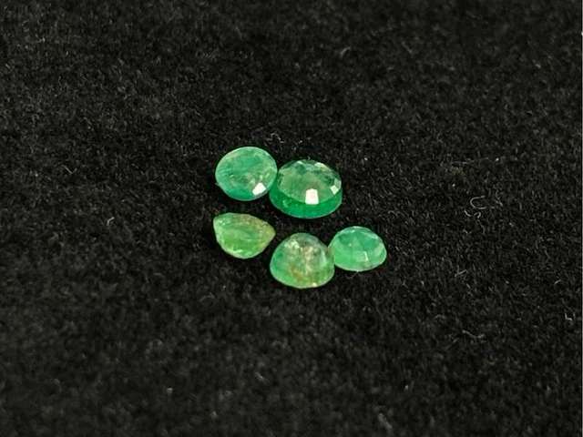 Smaragd - mooie rond geslepen natuurlijke smaragden van 1.04 carat - afbeelding 2 van  4