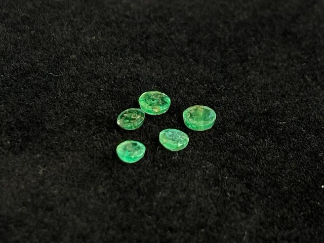 Smaragd - rond geslepen natuurlijke smaragden van 1.01 carat - afbeelding 1 van  4