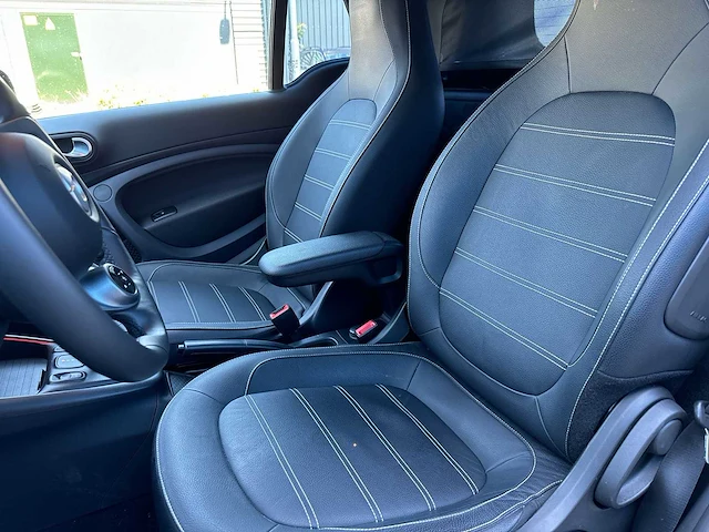 Smart fortwo cabrio eq comfort plus 18 kwh | s-424-tb - afbeelding 9 van  33