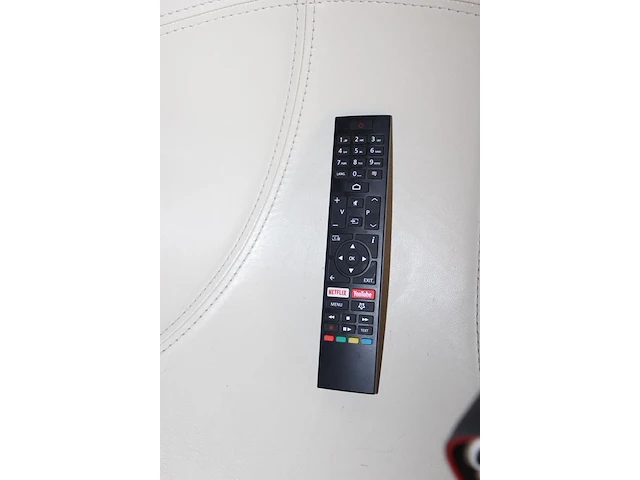 Smart tv finlux. 42 inch met muurbeugel en afstandsbediening. - afbeelding 2 van  2