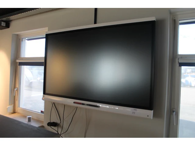 Smartboard smart 65" type sbid-6065 met vogels hangbeugel. - afbeelding 1 van  3