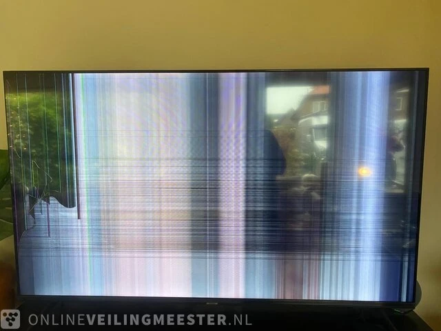 Smarttv (scherm gebroken) samsung, crystal uhd 65au7040, 2022 - afbeelding 1 van  3