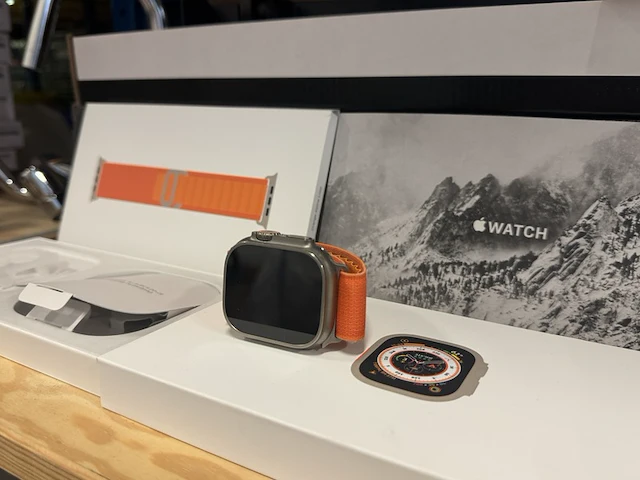 Smartwatch ultra 49mm titanium orange alpine loop apple - afbeelding 2 van  4