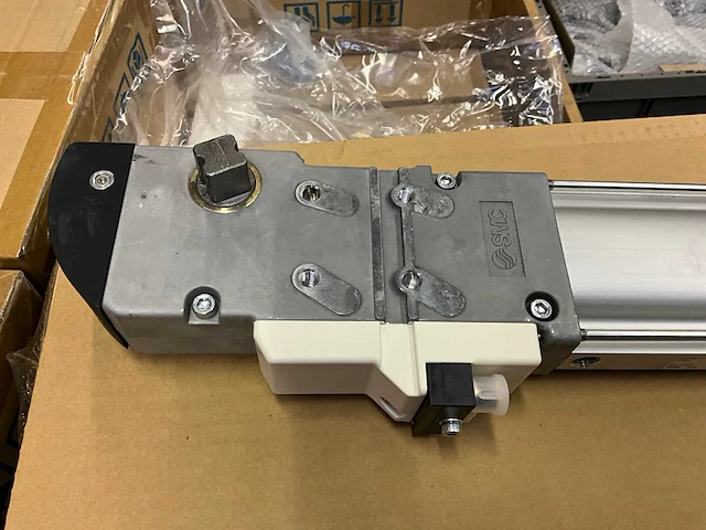 Smc pneumatische roterende actuator (38x) - afbeelding 2 van  6