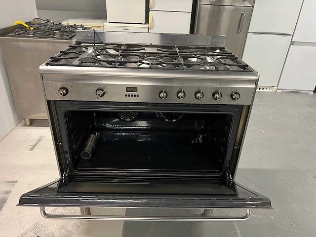 Smeg - complete inbouw koel/vries kombinatie + smeg 5 pits gasfornuis + acer laptop - afbeelding 7 van  29