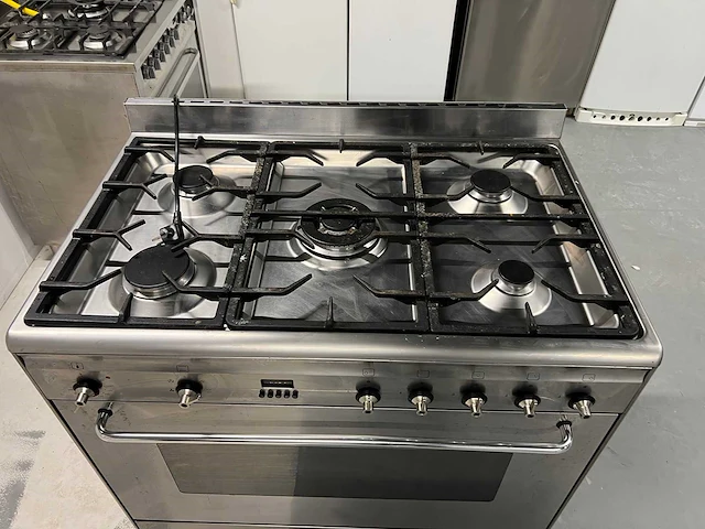 Smeg - complete inbouw koel/vries kombinatie + smeg 5 pits gasfornuis + acer laptop - afbeelding 8 van  29