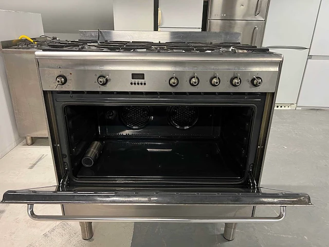 Smeg - complete inbouw koel/vries kombinatie + smeg 5 pits gasfornuis + acer laptop - afbeelding 9 van  29