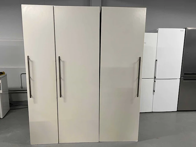 Smeg - complete inbouw koel/vries kombinatie + smeg 5 pits gasfornuis + acer laptop - afbeelding 1 van  29
