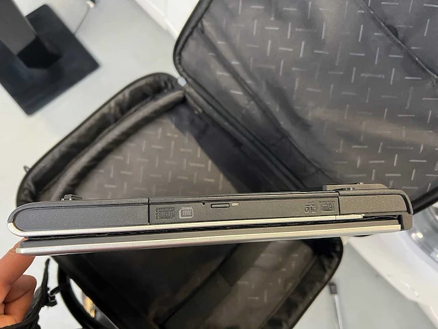Smeg - complete inbouw koel/vries kombinatie + smeg 5 pits gasfornuis + acer laptop - afbeelding 19 van  29