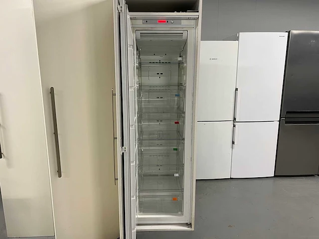 Smeg - complete inbouw koel/vries kombinatie + smeg 5 pits gasfornuis + acer laptop - afbeelding 27 van  29