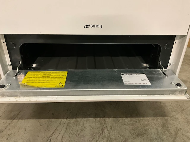 Smeg cb66ces1 vrijstaand keramisch fornuis wit 60cm - afbeelding 5 van  9
