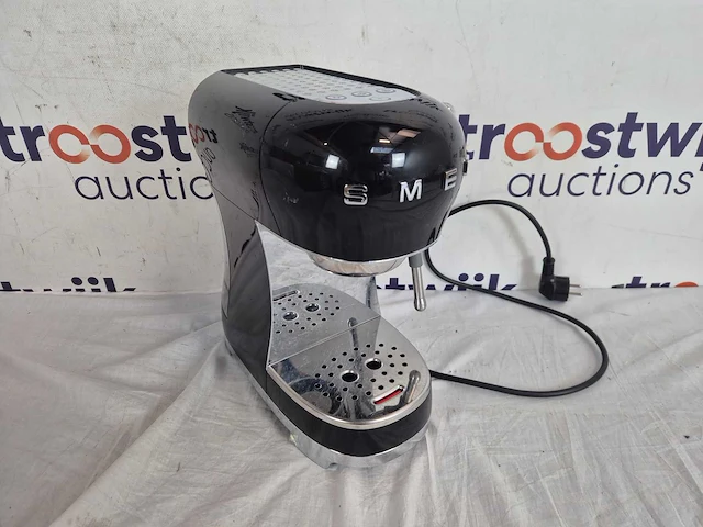 Smeg ecf02bleu - handmatige espressomachine - zwart - stoompijp - afbeelding 2 van  2