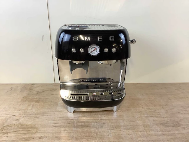 Smeg egf03bleu handmatige espressomachine - afbeelding 3 van  6