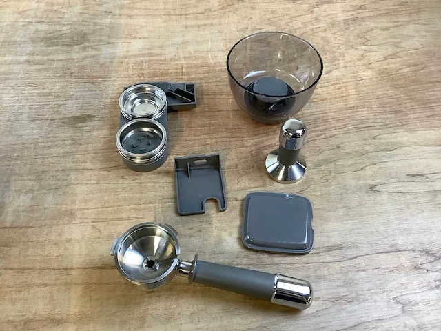 Smeg egf03bleu handmatige espressomachine - afbeelding 5 van  6