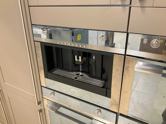 Smeg inbouw koffiemachine - afbeelding 3 van  6