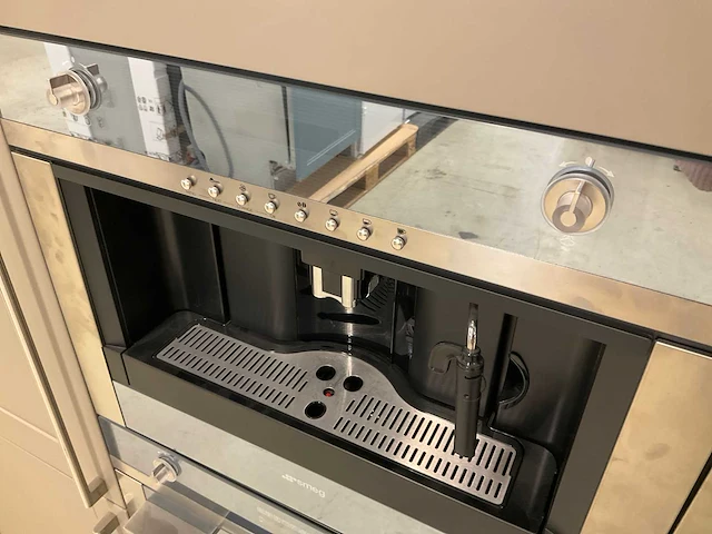 Smeg inbouw koffiemachine - afbeelding 4 van  6