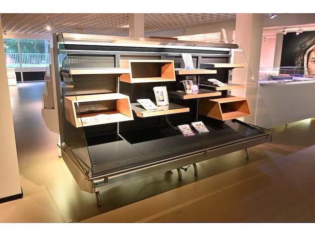 Smeva - market 9 - 4 level - koelvitrine - showroom model - afbeelding 1 van  8
