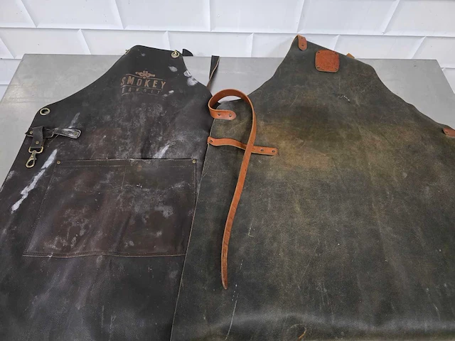 Smokey bandit / witloft - lederen schorten (2x) - afbeelding 2 van  4