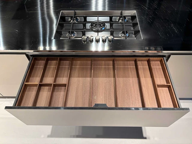 Snaidero michele marcon design - sistema - showroomkeuken - afbeelding 17 van  58