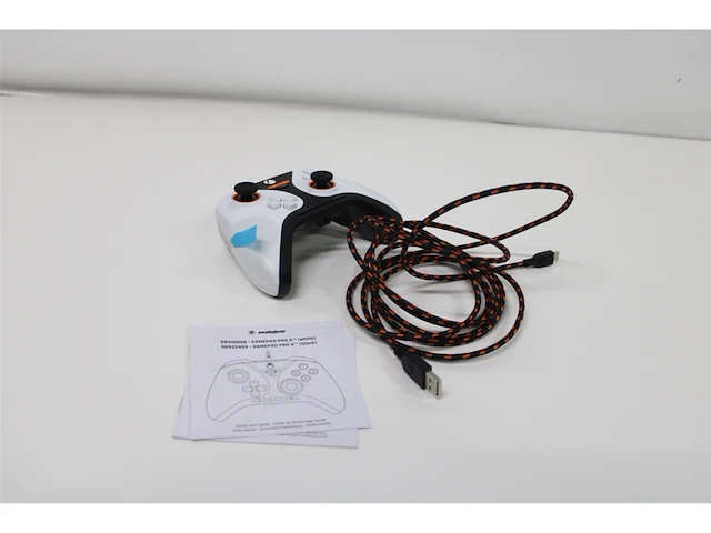 Snakebyte pro x officiële gelicenseerde controller rgb wit xbox series xs & pc - afbeelding 5 van  6
