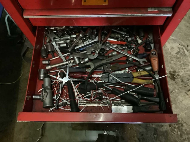 Snap-on gereedschapswagen gevuld - afbeelding 7 van  9