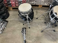 Snare drums (2x)