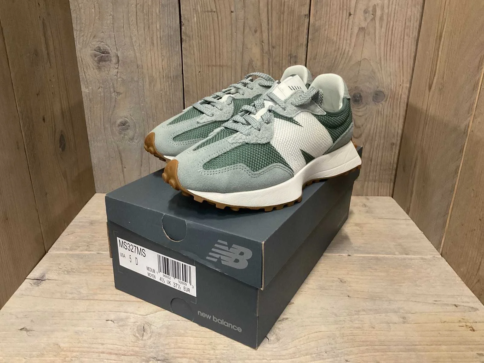 Sneakers uit faillissement