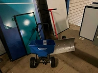 Sneeuwruimer en zoutstrooier - afbeelding 2 van  5