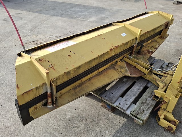 Sneeuwschuif, nido - afbeelding 6 van  8