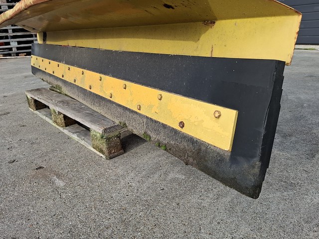 Sneeuwschuif, nido - afbeelding 8 van  8