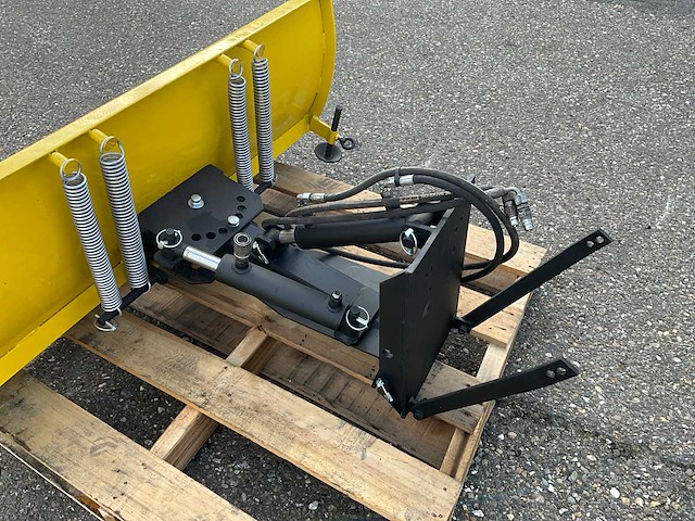 Sneeuwschuiver hydraulisch bedient - afbeelding 9 van  9