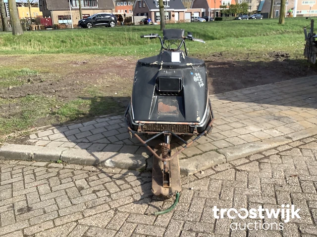 Sneeuwscooter - afbeelding 2 van  8