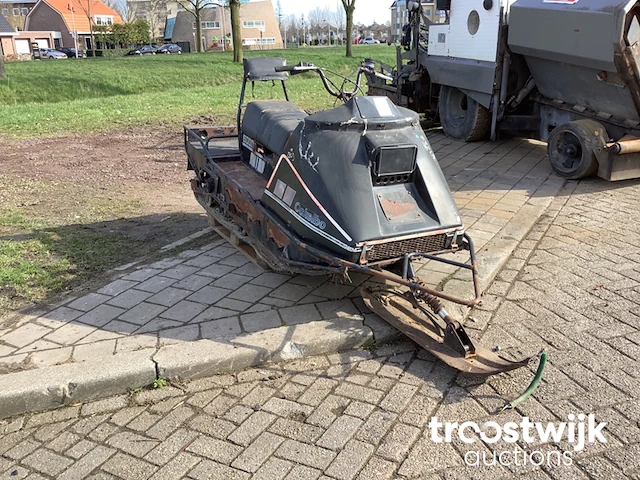 Sneeuwscooter - afbeelding 3 van  8